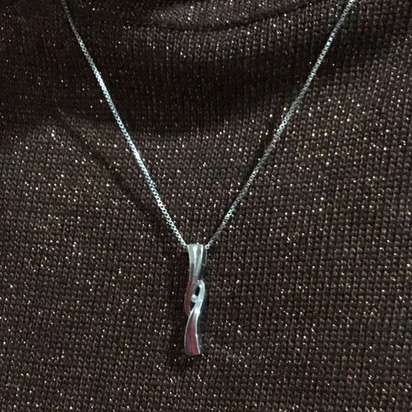 Sterling silver necklace with CZ pendant - Picture 2 of 5